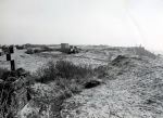 Tweede Slag - werkzaamheden aan het duingebied. Links het verzetsmonument - bron - StreekarchiefVP - 17.02.1974 -.jpg